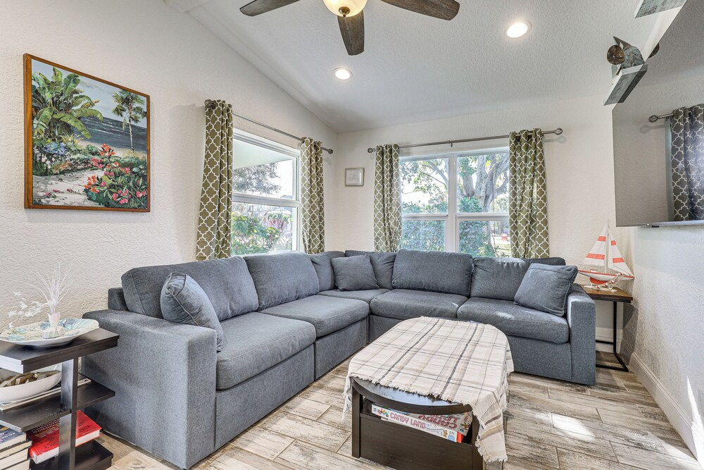 3 Mi to Las Olas Blvd: Tropical Getaway w/ Patio!
