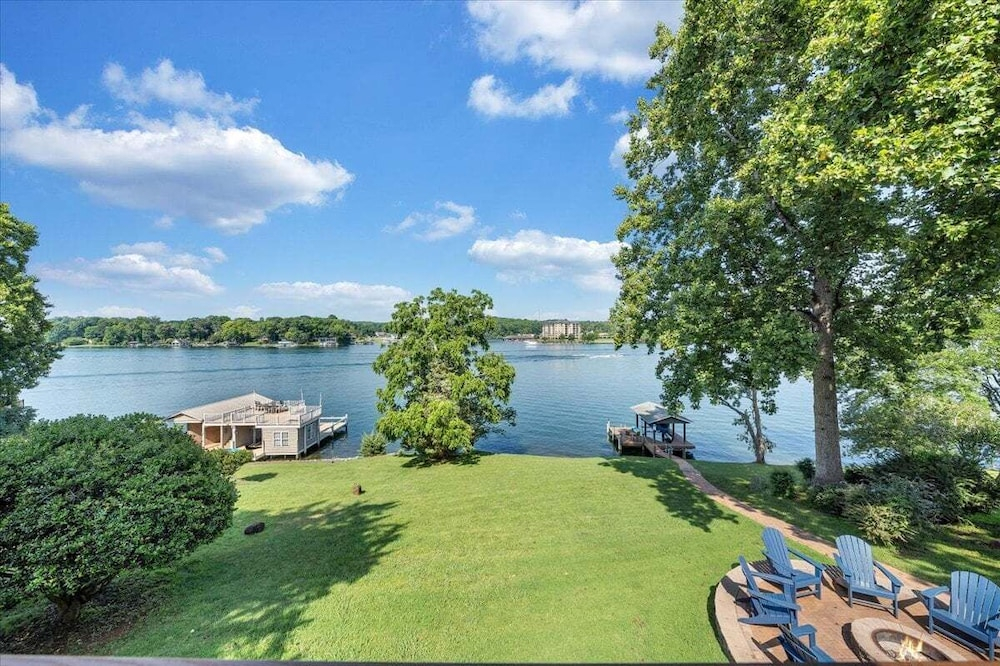 Lakeside Sunsets - Private Dock, Hot Tub & Firepit