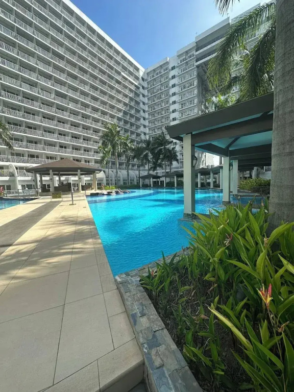 Shell Residences MOA - Josh staycation