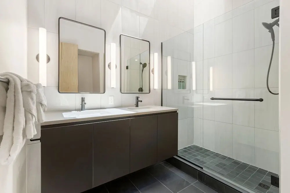 New! Modern Scandinavian Loft in Old Town Square