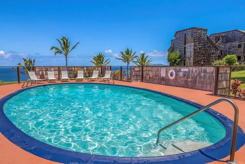 Kahakai Cliffside 2 Bedroom Condo by RedAwning