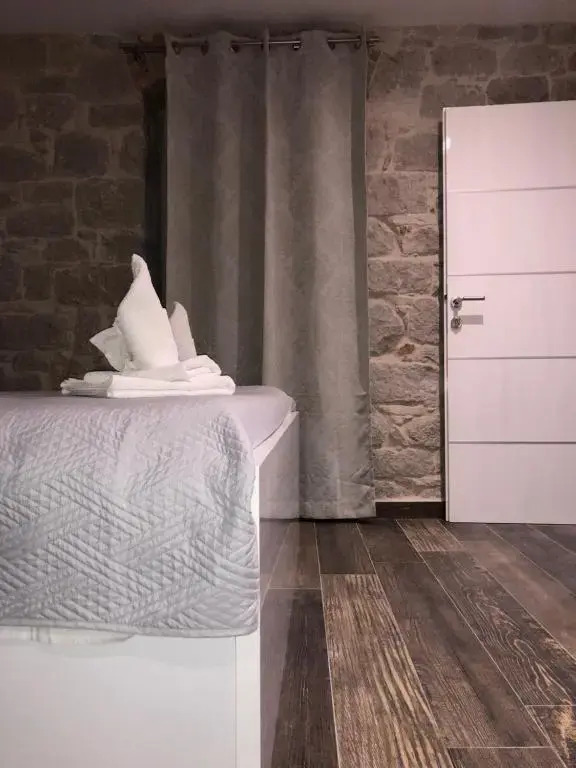 Elegant Residence Rooms