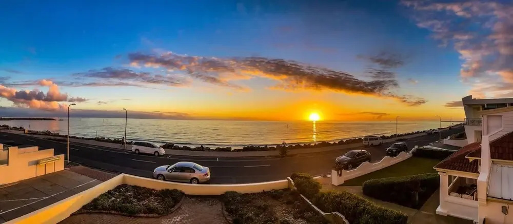 Unwind Esplanade Beach Escape no 10