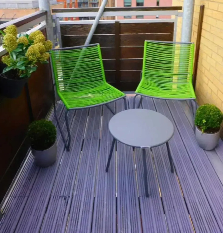 Urban Couples Retreat Apart- Pool Table & Balcony
