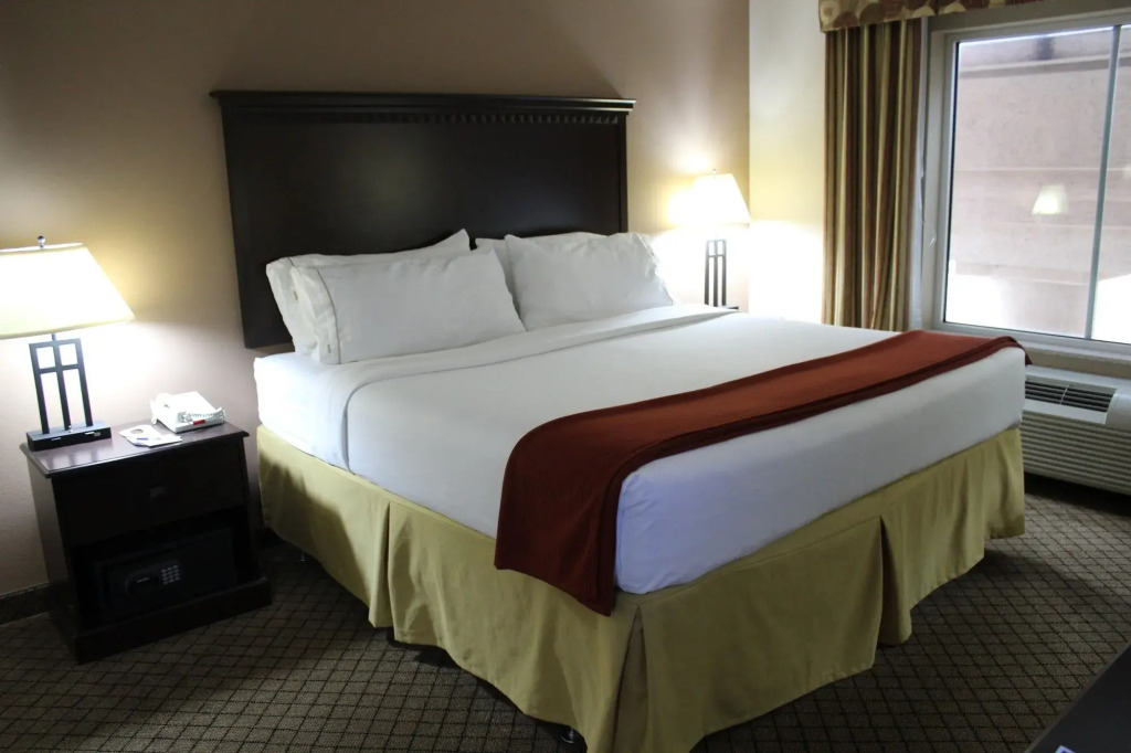 Holiday Inn Express Hotel & Suites Sedalia by IHG