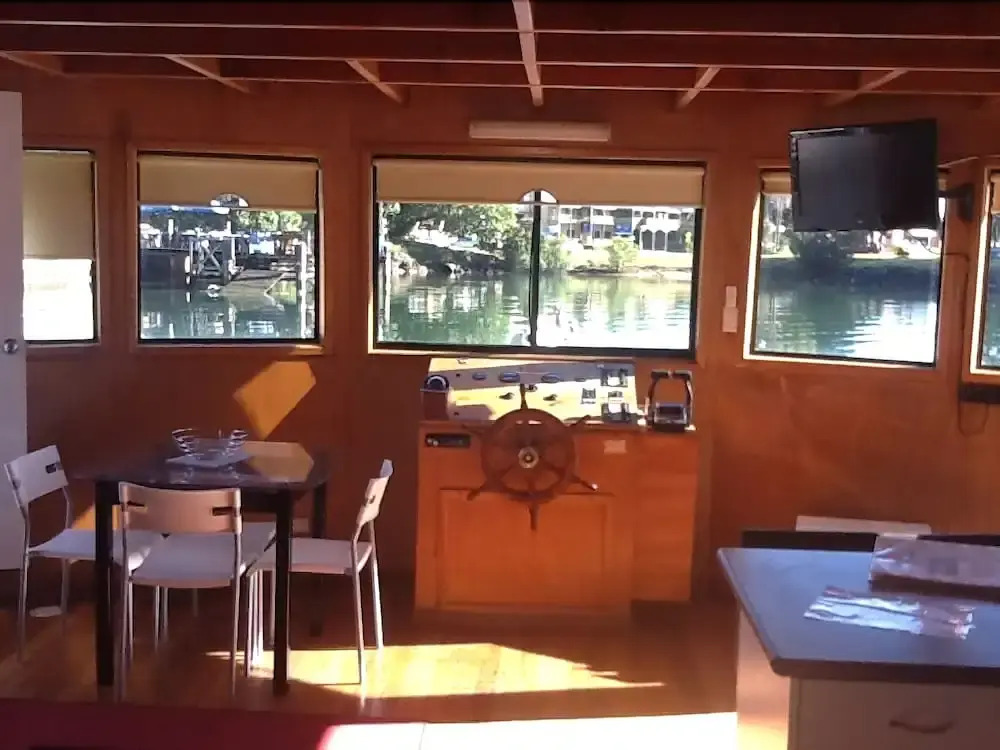 Boyds Bay Houseboat Holidays