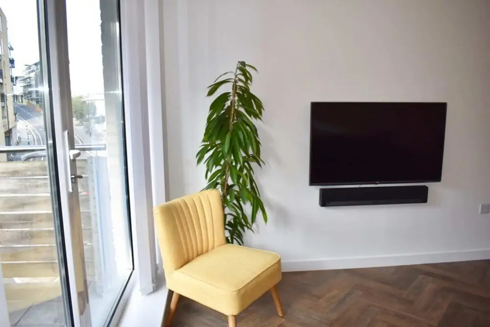 Central 2 Bedroom Modern Apartment