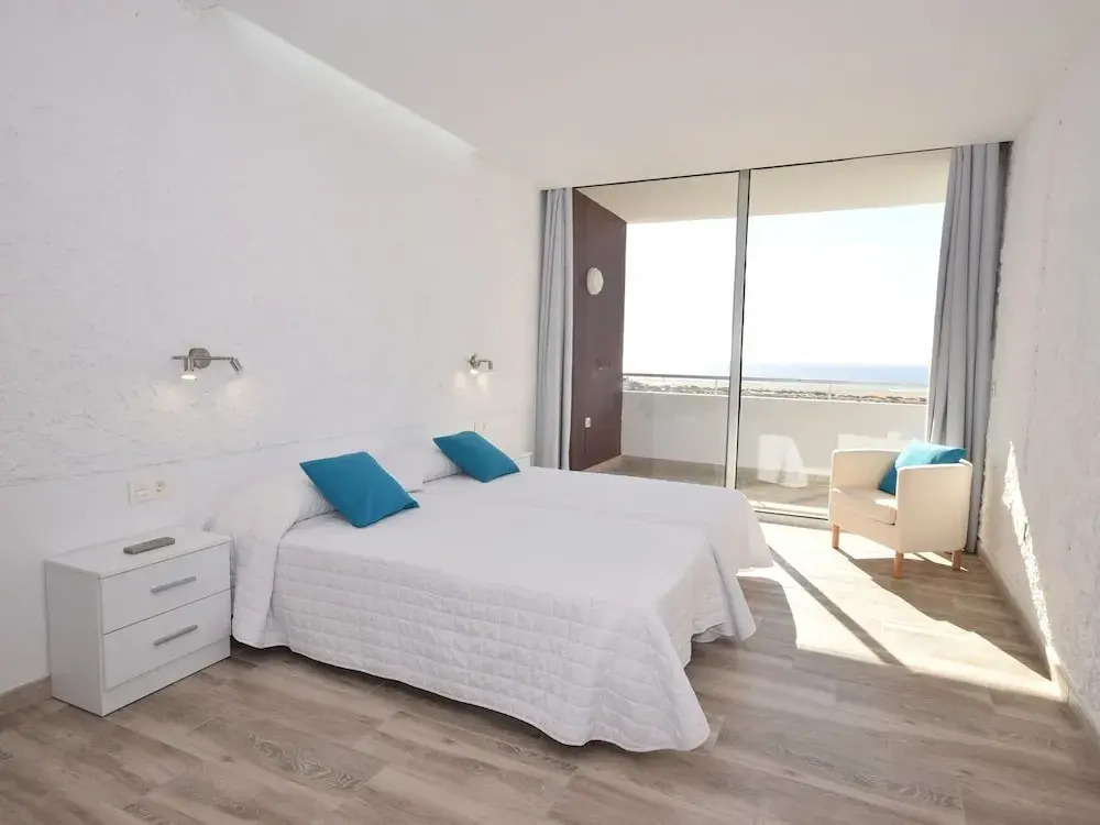 Spacious Apartment in Solana Matorral With Terrace