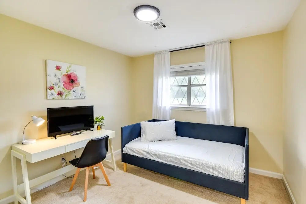 Lovely Montgomery Home ~ 7 Mi to Downtown!