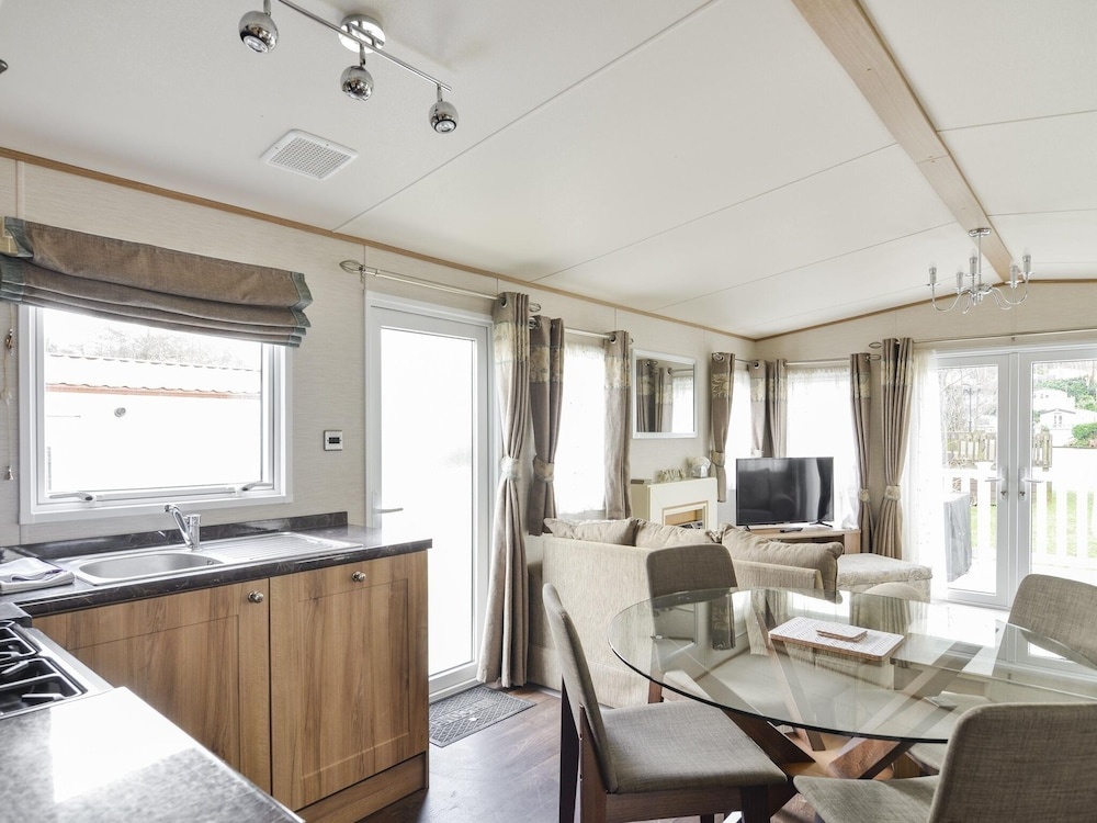 Welcoming Home in Hastings With Balcony