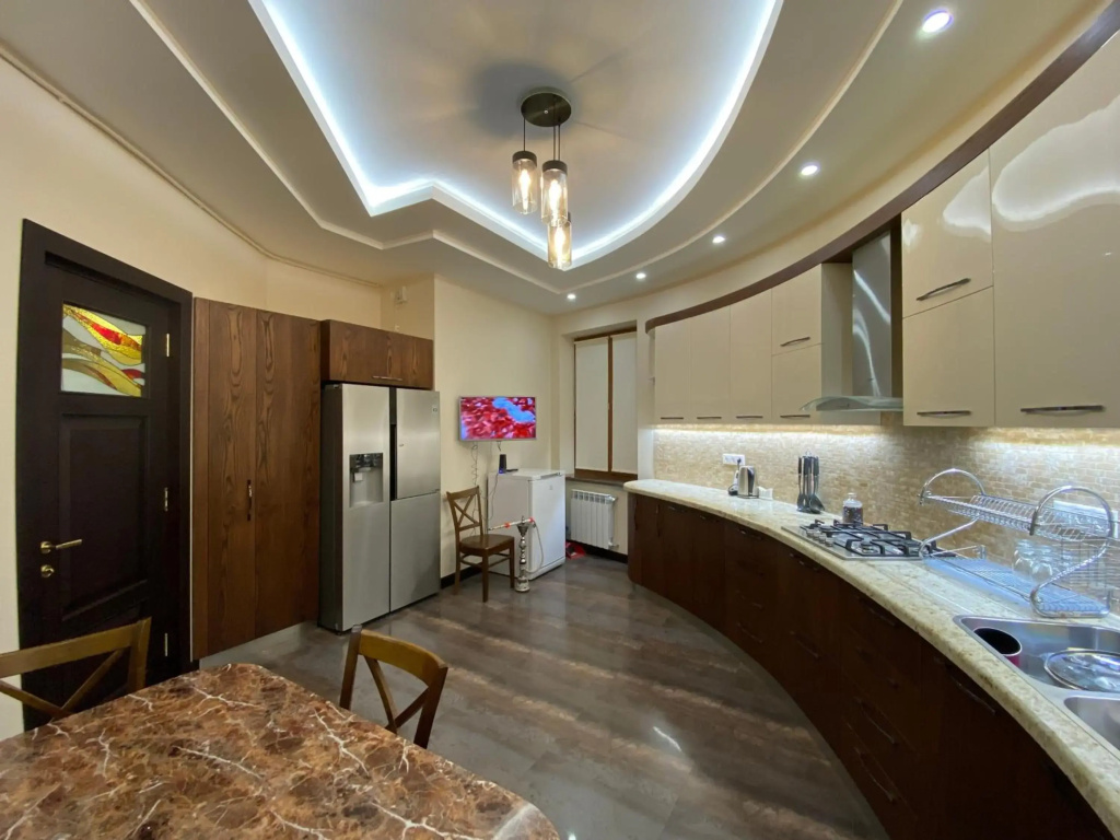 Kajaznuni Street, 3 bedrooms Luxury & Unique apartment QA444