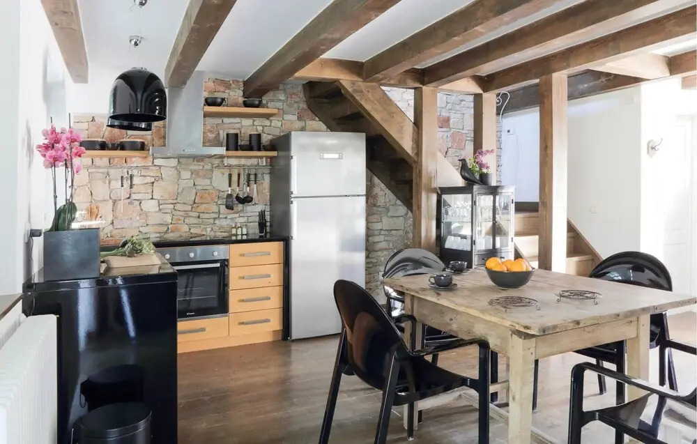 Stunning Home in Liznjan With Sauna, Wifi and 4 Bedrooms