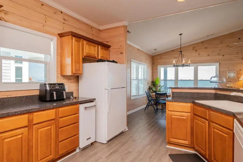Casa Bianca by Oak Island Accommodations