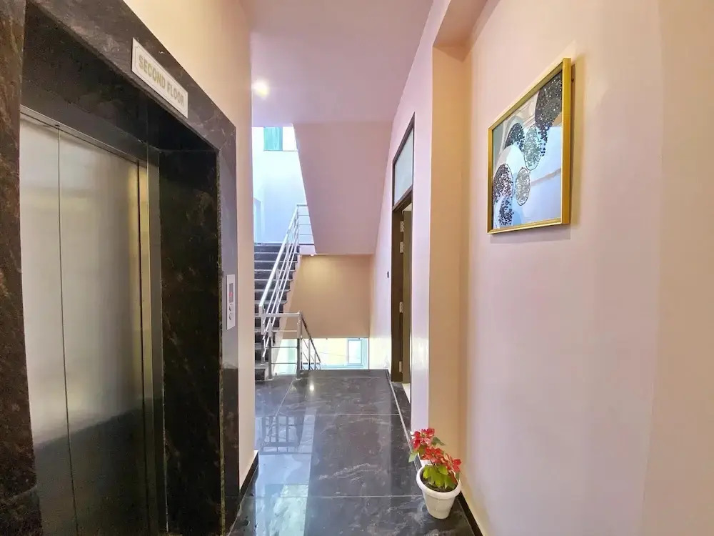 Hotel O Luxes Stays
