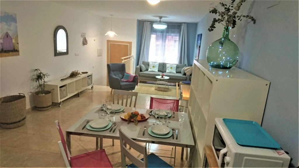 Fantastic apartment with private patio BEACH 10 mins walk