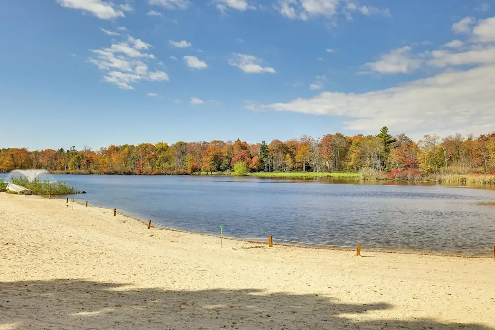 Near Water Parks: Pet-friendly Tobyhanna Getaway!
