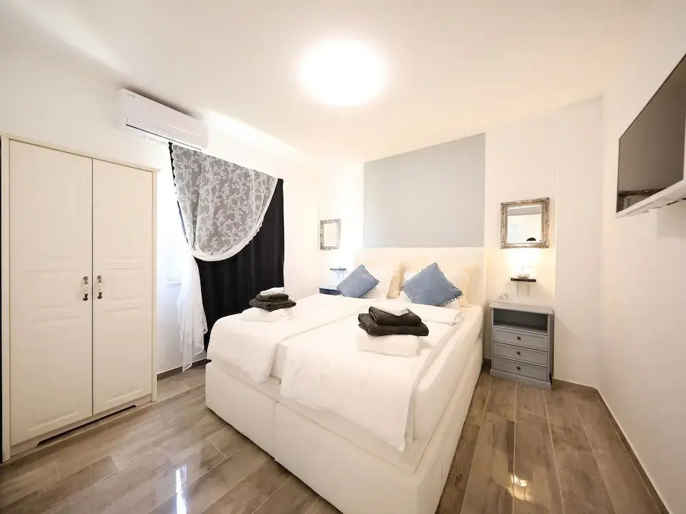 Merita Apartments with Pool