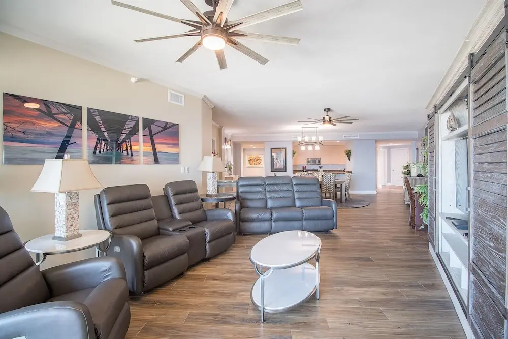 Sea Breeze 1011 Penthouse