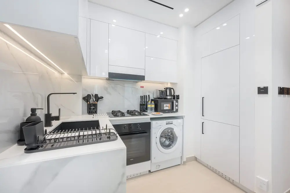 Gorgeous 1 Bedroom in Binghatti House and Sleeps 4