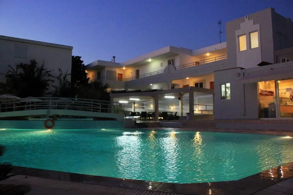 Irinna Hotel-Apartments