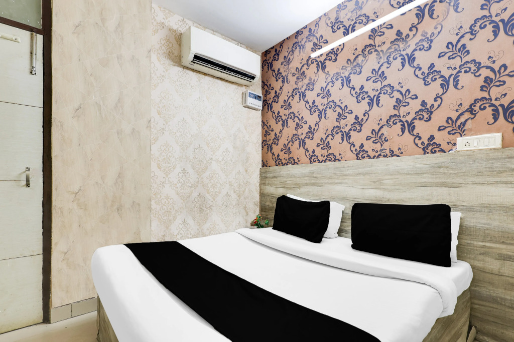 Hotel O Royal Green