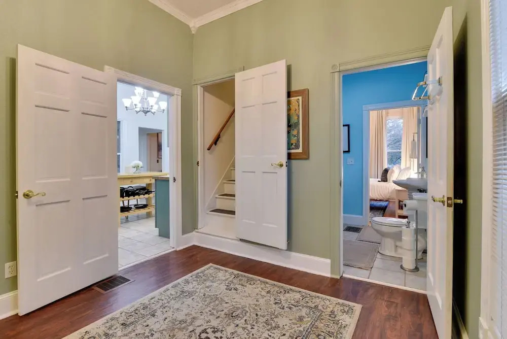 < 1 Mi to Moda Center: Walkable Portland Retreat!