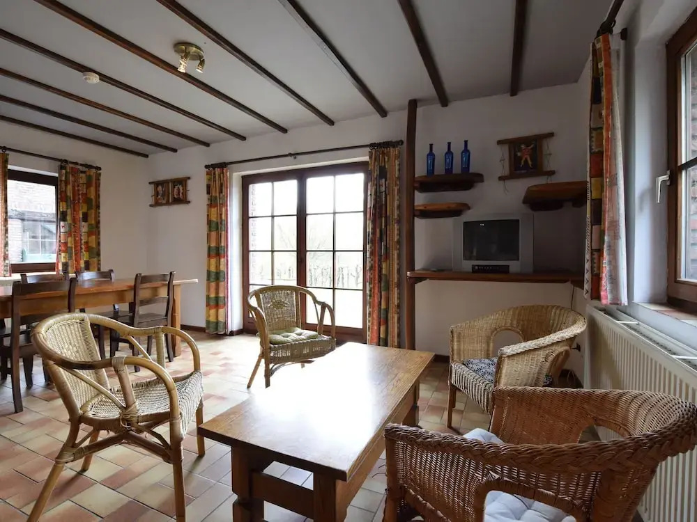 Holiday home in Nadrin, Filly with garden and spa