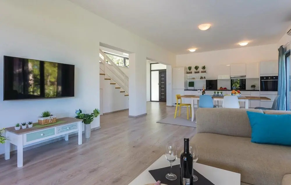 Beautiful Home in Premantura With Wifi and 4 Bedrooms