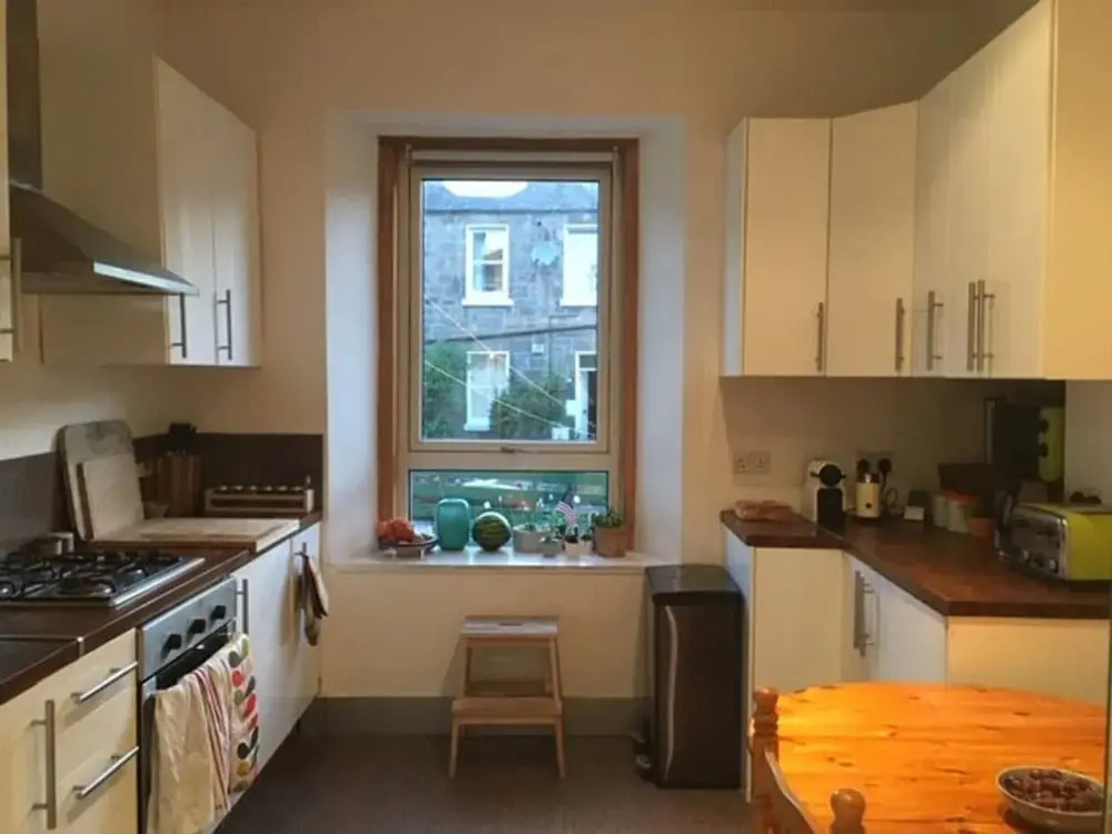 Spacious 3 Bedroom Flat in a Charming Location
