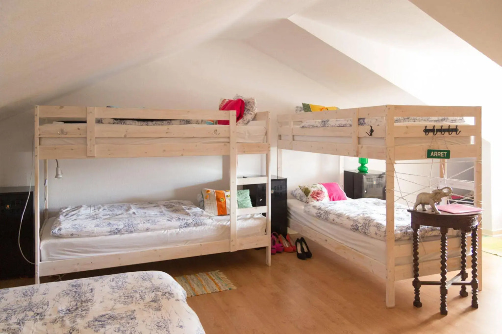 Ljmonade Hostel