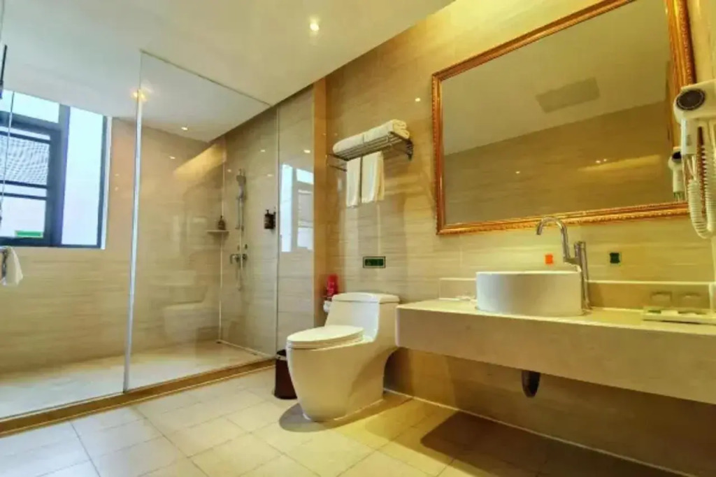 Vienna Hotel (Suzhou Wujiang Huayuan Road)