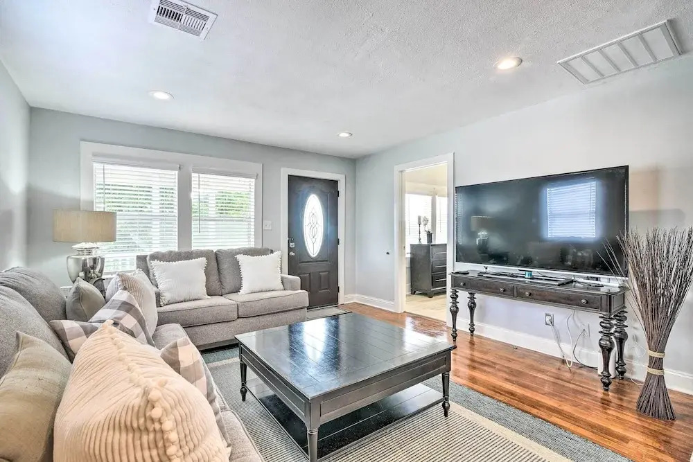 ~ 1 Mi to Pier & Beaches! Family Home in Galveston