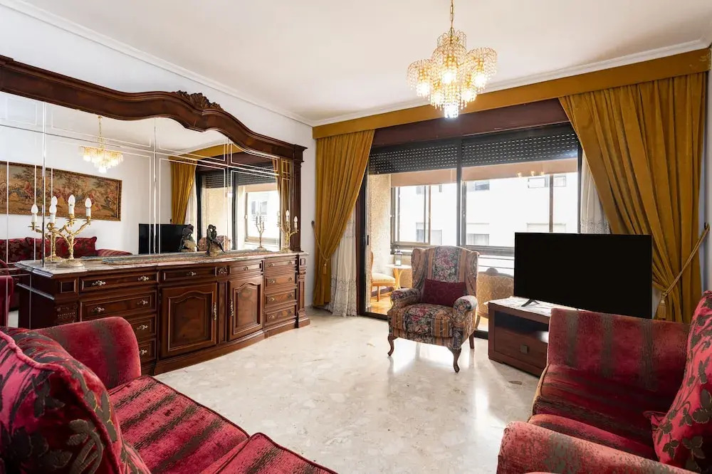 HomeLike Spacious Classic Design