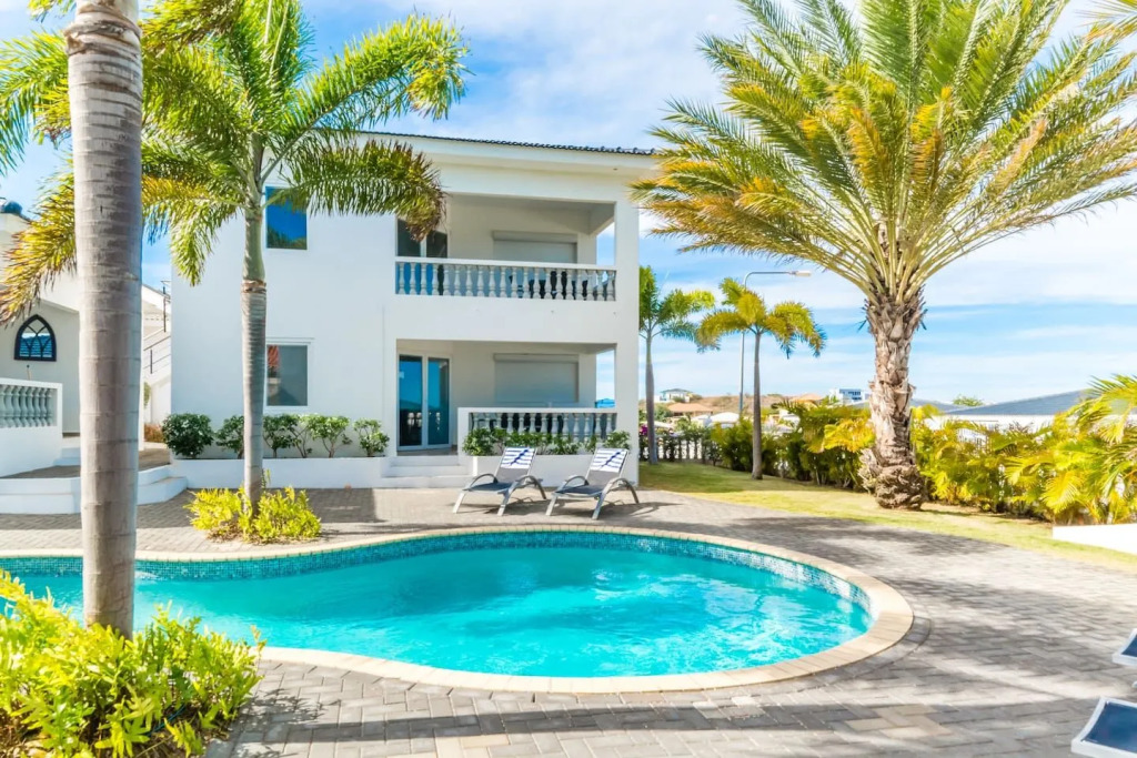 '"Palm Breeze" Luxury Smack in Jan Thiel Region!