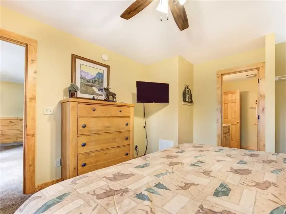 Peace N Quiet 3 Bedroom Home with Hot Tub