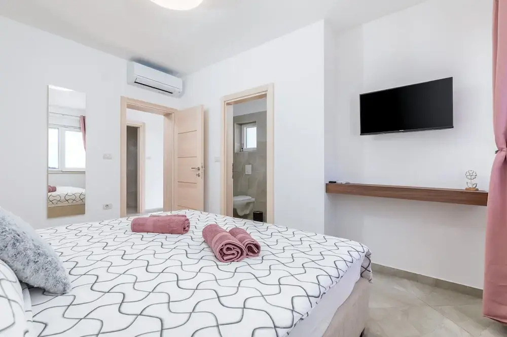 Lovely Family Bungalow With Private Pool