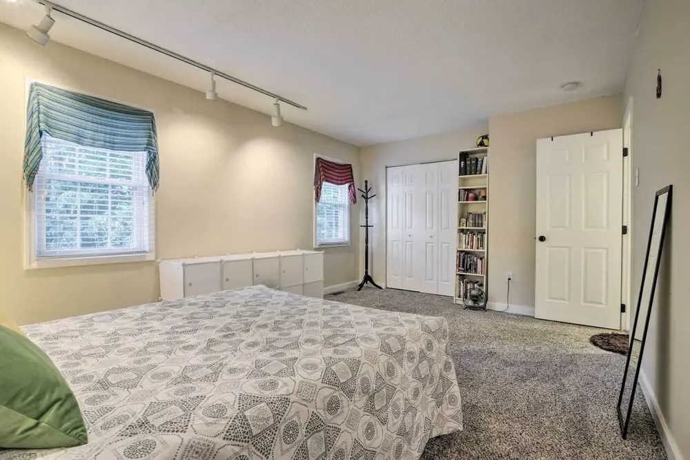 Tree-lined Durham Townhome: Close to Parks!