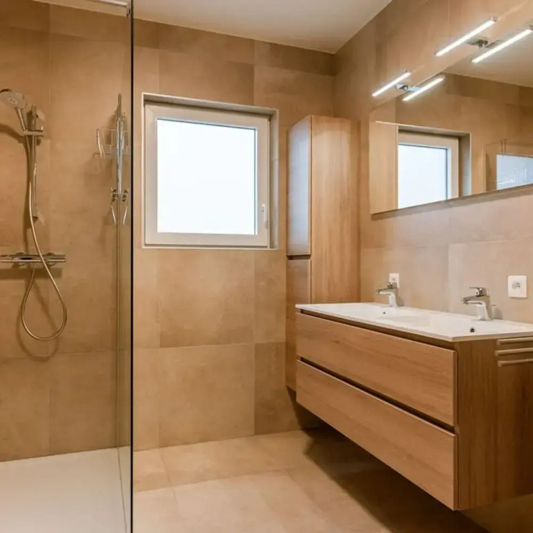 Spacious Getaway Close to the Beach and Airport