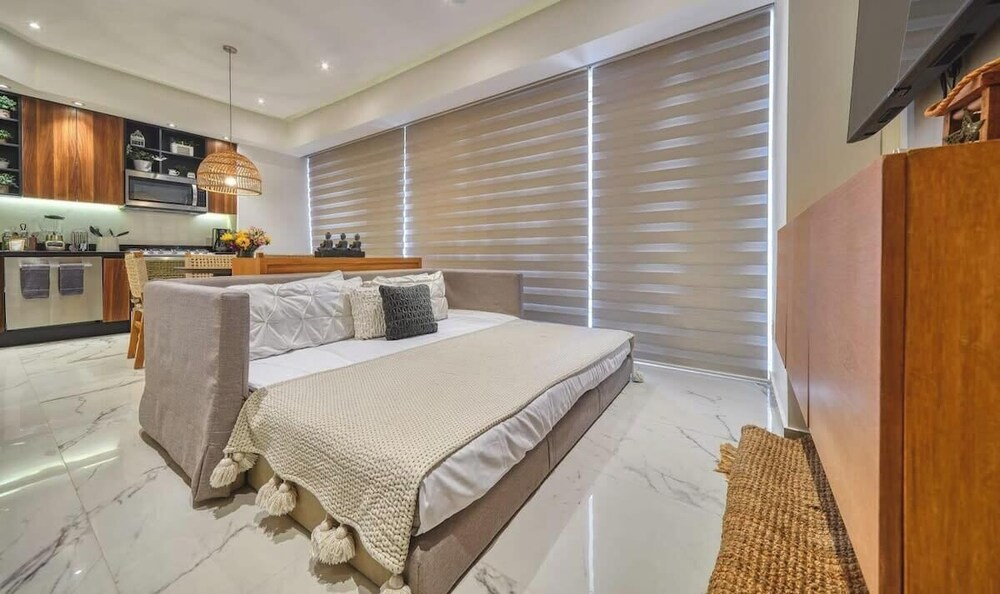 Luxurious 1BR Condo in Zona Romantica - Pool