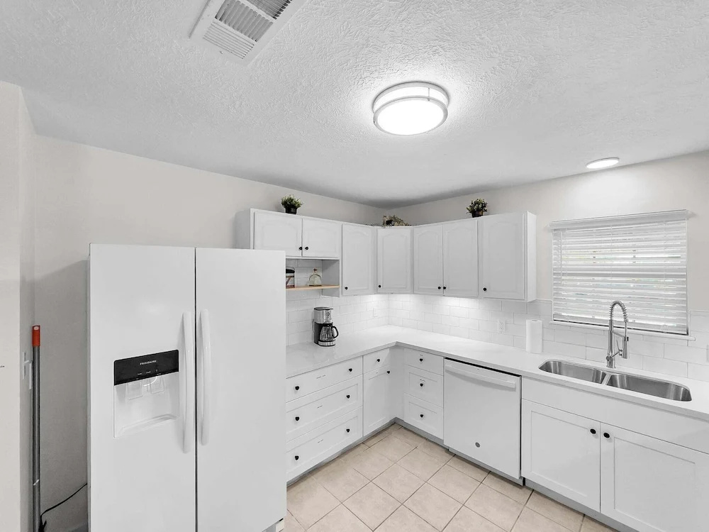 Over The Rainbow 3 Bedroom Home