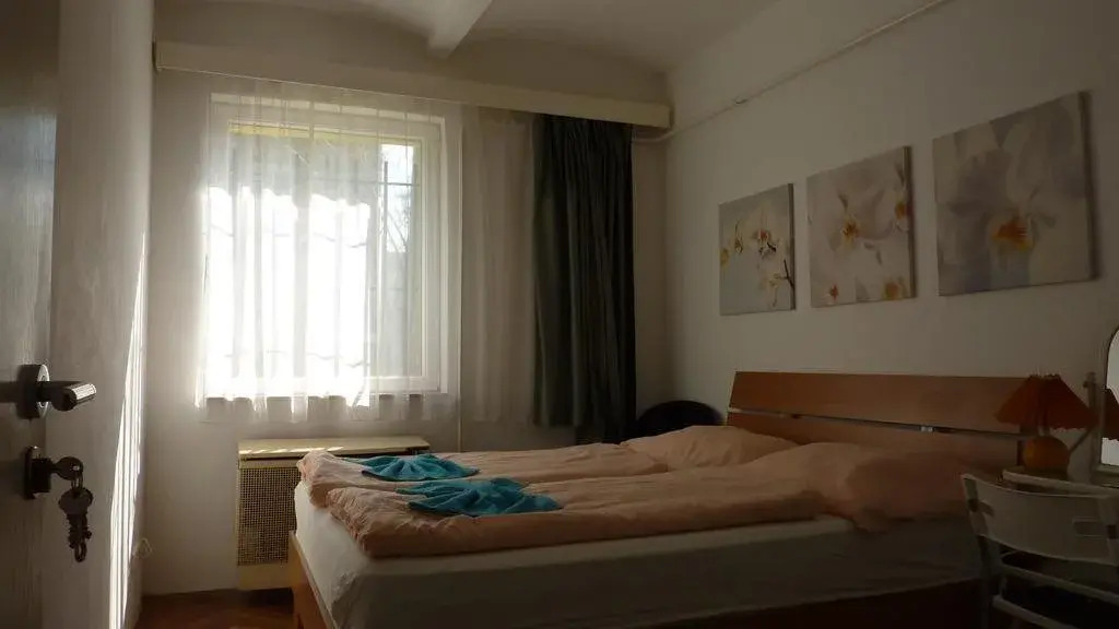 Plaza Rooms