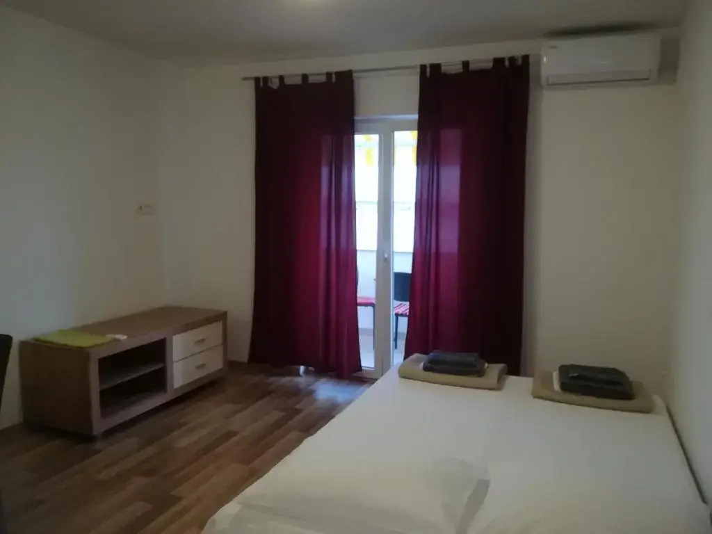 Apartments Nikola Caska