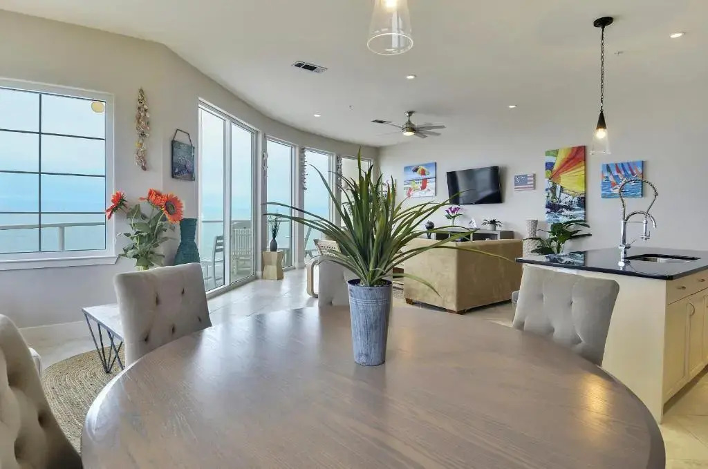 Queen of Diamonds by Ryson Vacation Rentals