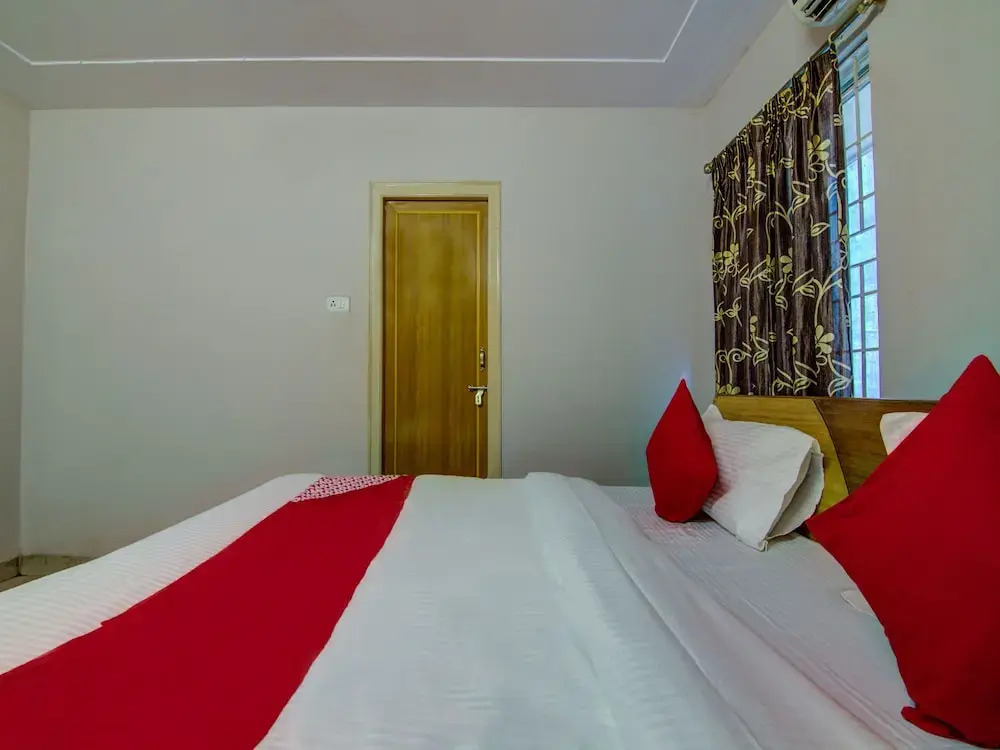 OYO 14910 Sri Ganesh Swathi Residency