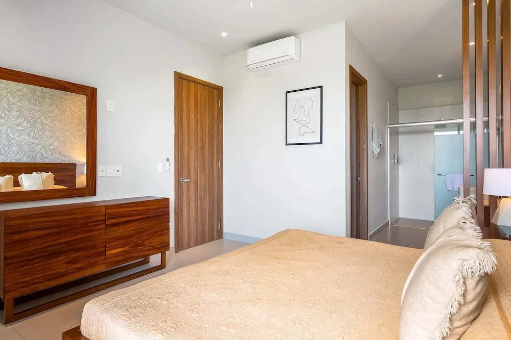 5th-floor apt Near the Ocean With Infinity Rooftop Pool, Balcony, Washer/dryer