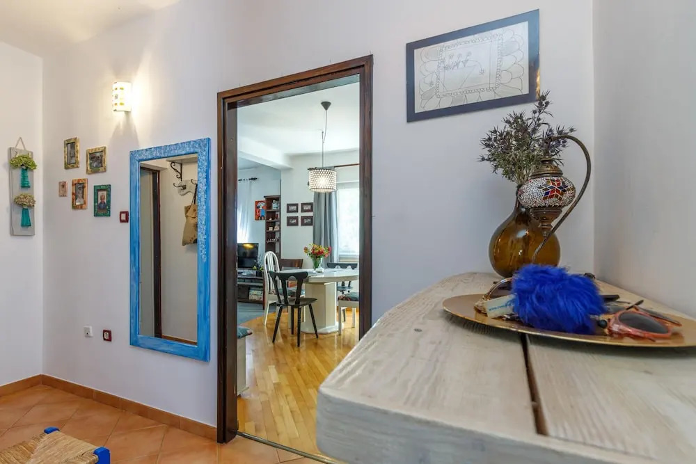 Cozy Home with Private Garden - Happy Rentals