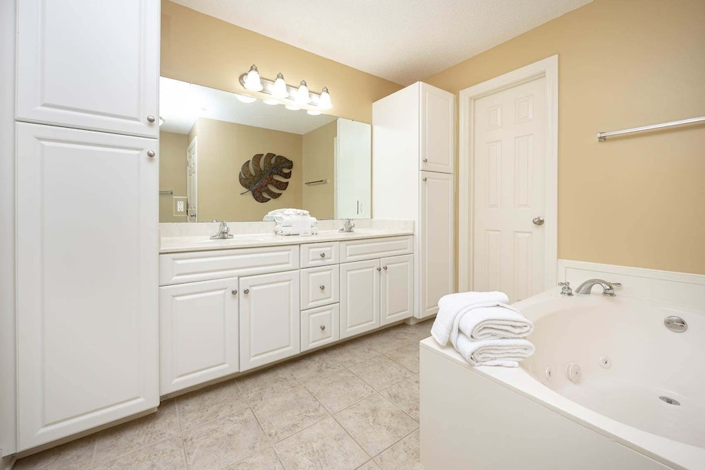 Phoenix West 2408 3 Bedroom Condo