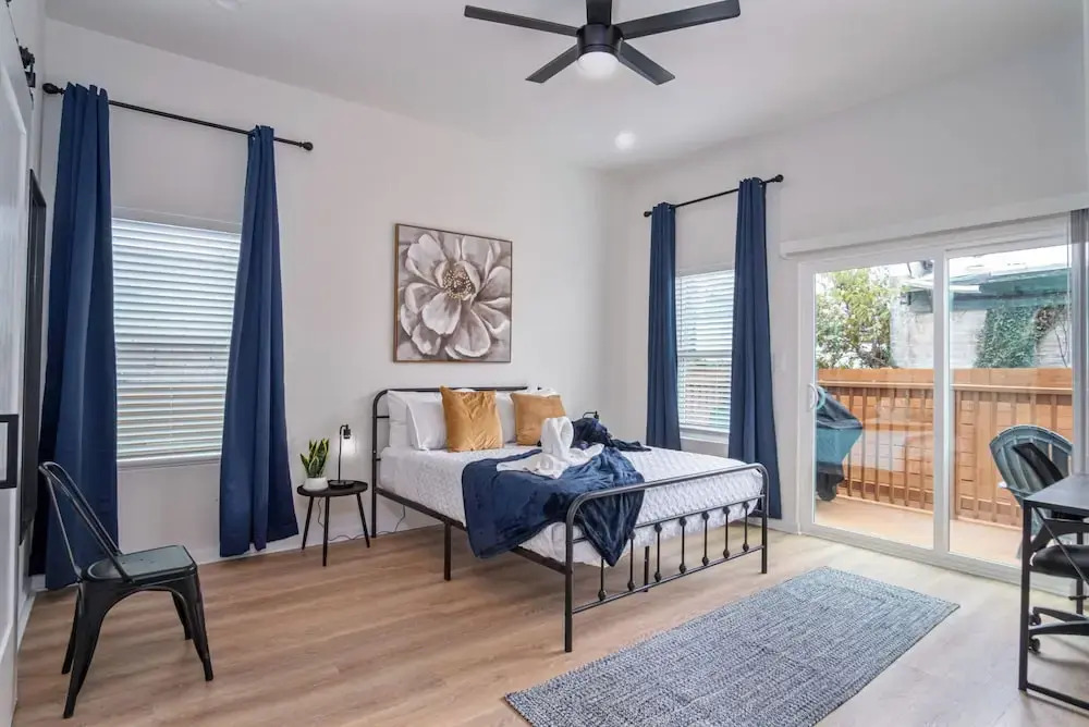 5br/3ba Minutes From the Action With Skyline Views