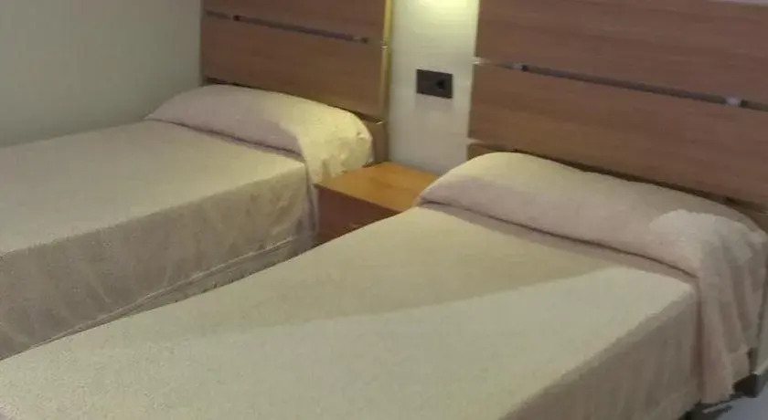 Hostal Bisbal ONLY ADULTS NO AC