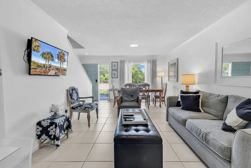 650 Feet to the Beach! Arcadian Shores Townhome